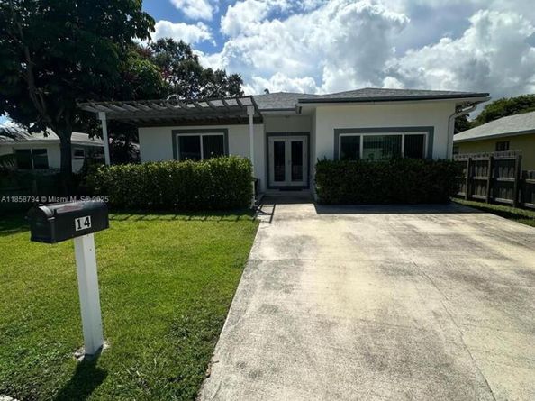 14 SW 7th Ave, Dania Beach FL 33004
