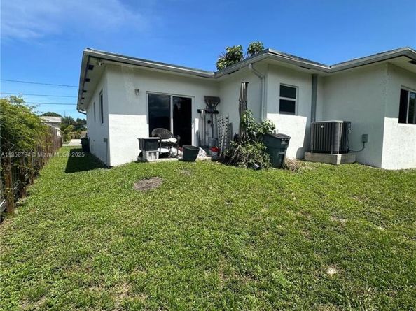 14 SW 7th Ave, Dania Beach FL 33004