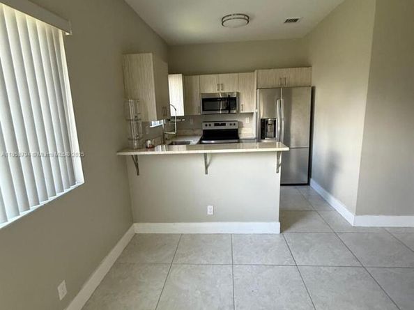 14 SW 7th Ave, Dania Beach FL 33004