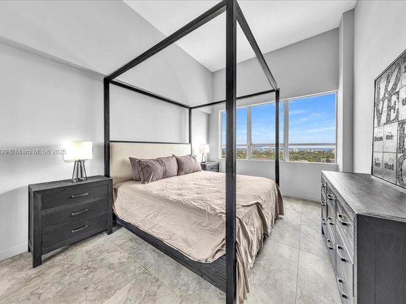 1500 Bay Rd PH 1570, Miami Beach FL 33139