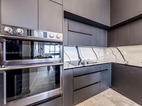 1500 Bay Rd PH 1570, Miami Beach FL 33139