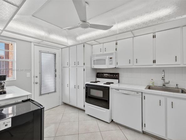 2991 NW 46th Ave 202, Lauderdale Lakes FL 33313