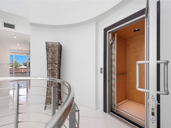 3344 NE 167th St, North Miami Beach FL 33160