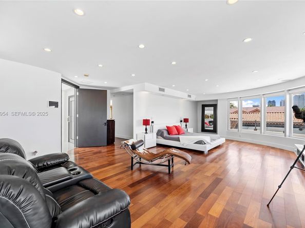 3344 NE 167th St, North Miami Beach FL 33160