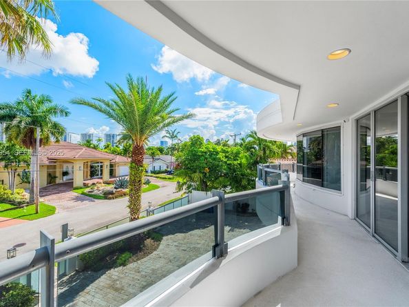 3344 NE 167th St, North Miami Beach FL 33160