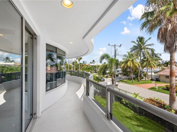 3344 NE 167th St, North Miami Beach FL 33160