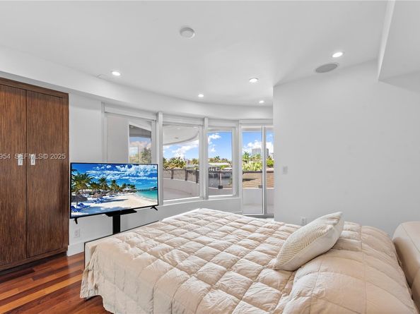 3344 NE 167th St, North Miami Beach FL 33160