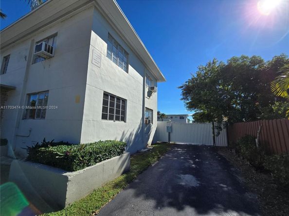 660 84th St 39, Miami Beach FL 33141