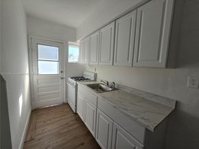 660 84th St 39, Miami Beach FL 33141