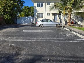 660 84th St 39, Miami Beach FL 33141