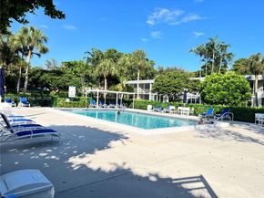 4280 Oaks Ter 203, Pompano Beach FL 33069
