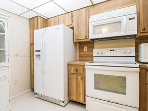20850 San Simeon Way 4085, Miami FL 33179