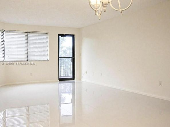 20850 San Simeon Way 4085, Miami FL 33179