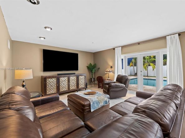 1925 N 39th Ave, Hollywood FL 33021