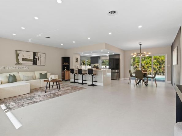 5341 SW 1st St, Plantation FL 33317