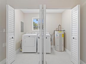 5341 SW 1st St, Plantation FL 33317