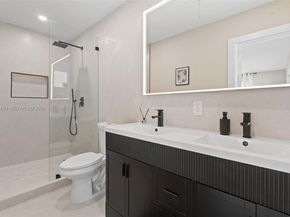 5341 SW 1st St, Plantation FL 33317