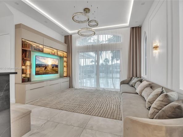 1594 Shoreline Way, Hollywood FL 33019