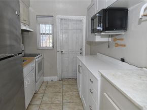 3621 SW 10th St 4B, Miami FL 33135