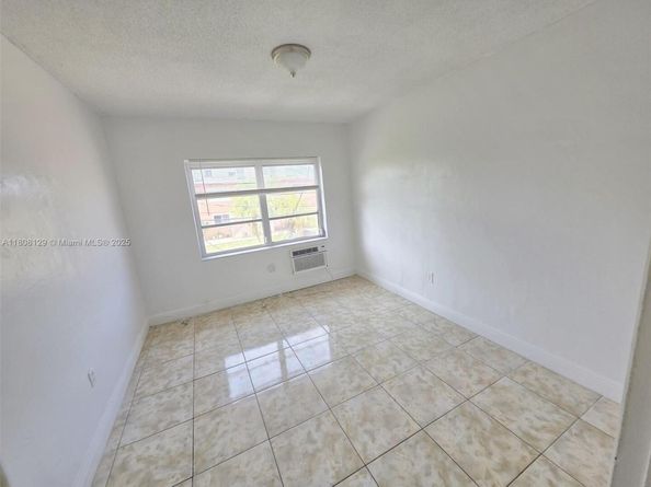 3621 SW 10th St 4B, Miami FL 33135