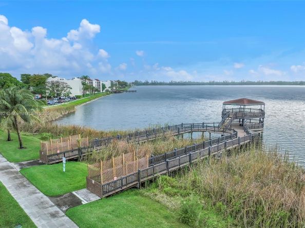 110 Lake Emerald Dr 404, Oakland Park FL 33309