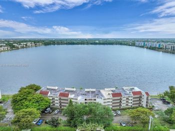 110 Lake Emerald Dr