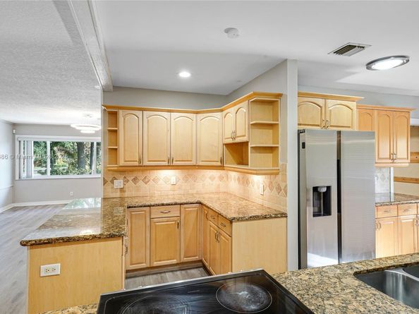 7801 NW 40th St, Coral Springs FL 33065