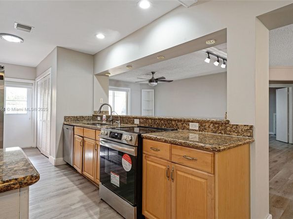 7801 NW 40th St, Coral Springs FL 33065