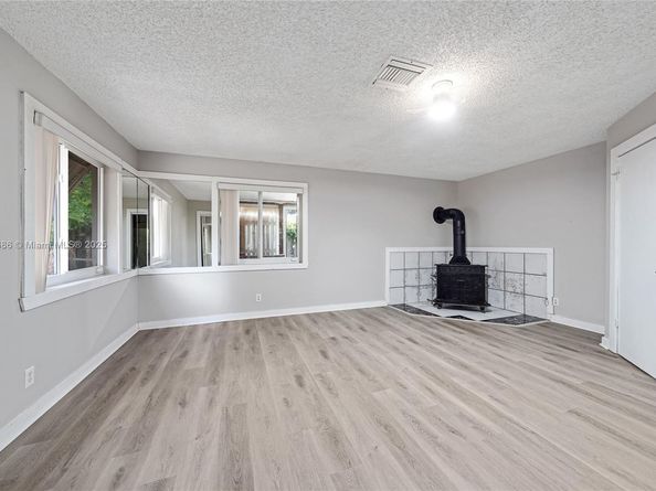 7801 NW 40th St, Coral Springs FL 33065