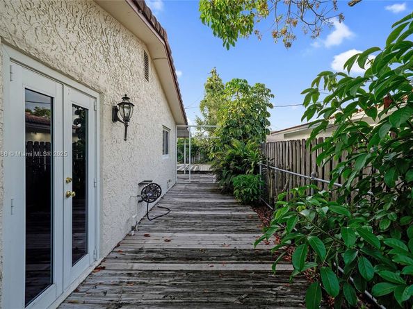 7801 NW 40th St, Coral Springs FL 33065