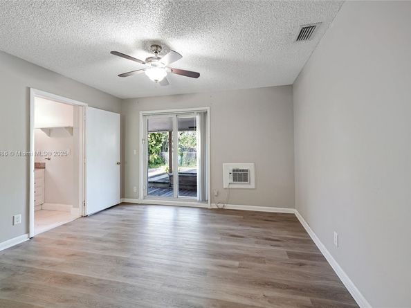 7801 NW 40th St, Coral Springs FL 33065