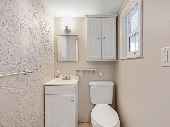 7801 NW 40th St, Coral Springs FL 33065