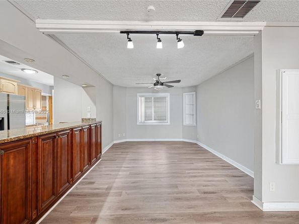 7801 NW 40th St, Coral Springs FL 33065