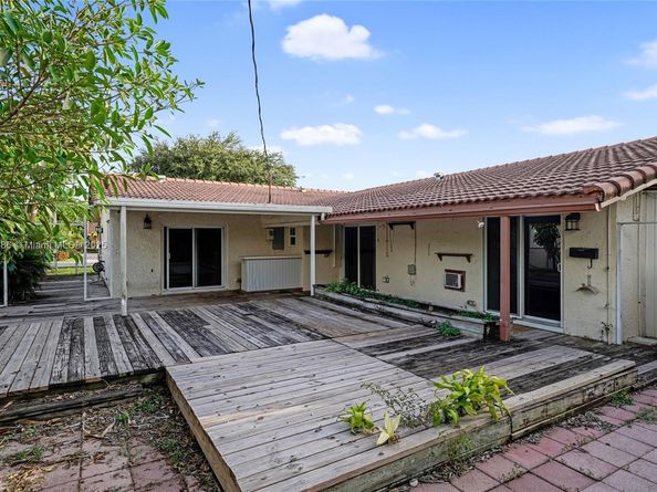 7801 NW 40th St, Coral Springs FL 33065