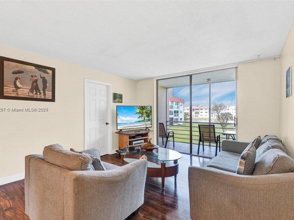 2951 E Sunrise Lakes Dr 209, Sunrise FL 33322