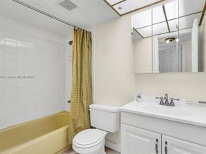 2951 E Sunrise Lakes Dr 209, Sunrise FL 33322