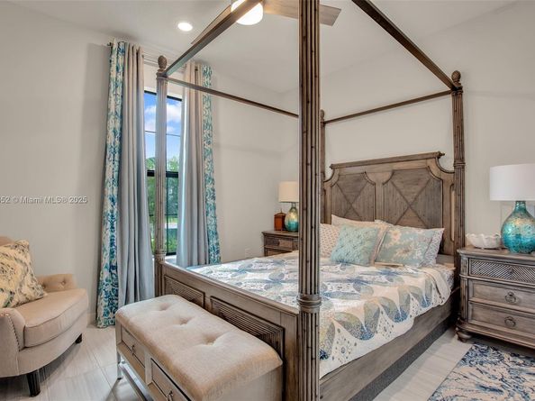 7700 NW 84th Ln, Tamarac FL 33321