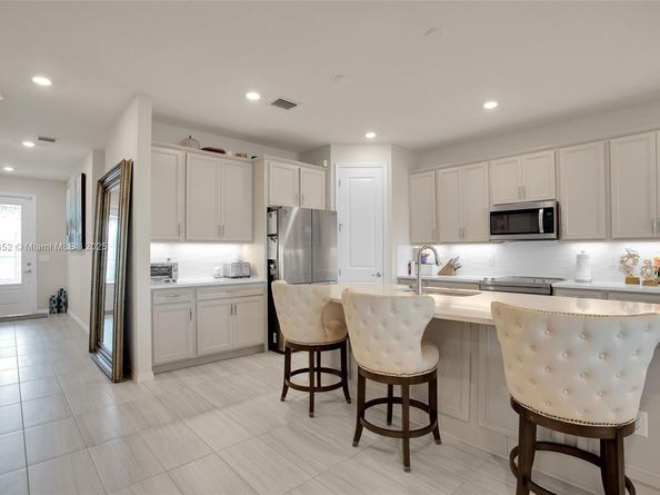 7700 NW 84th Ln, Tamarac FL 33321