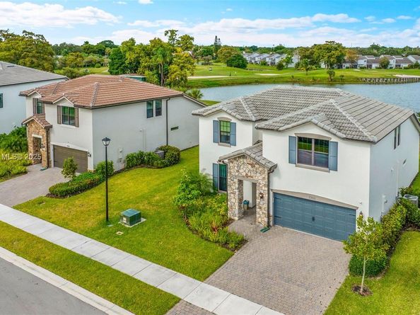 7700 NW 84th Ln, Tamarac FL 33321