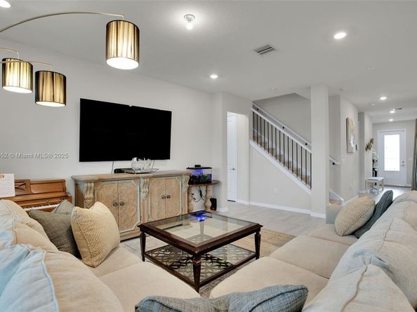 7700 NW 84th Ln, Tamarac FL 33321