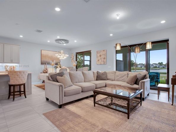 7700 NW 84th Ln, Tamarac FL 33321