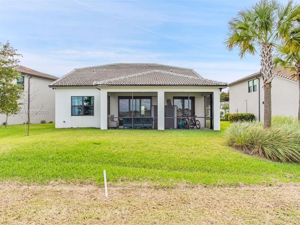 7700 NW 84th Ln, Tamarac FL 33321