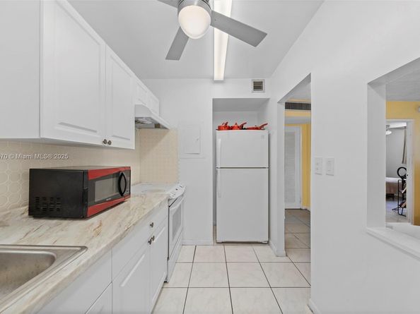 1700 NE 191st St 403, Miami FL 33179