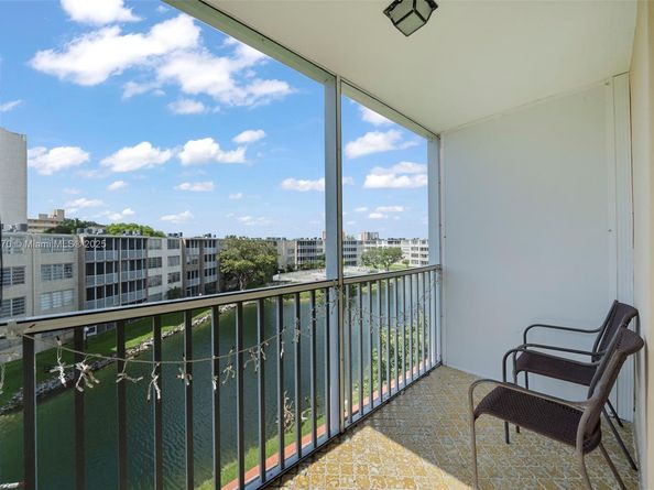 1700 NE 191st St 403, Miami FL 33179