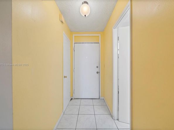 1700 NE 191st St 403, Miami FL 33179