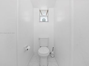 1700 NE 191st St 403, Miami FL 33179