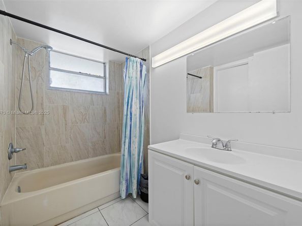 1700 NE 191st St 403, Miami FL 33179