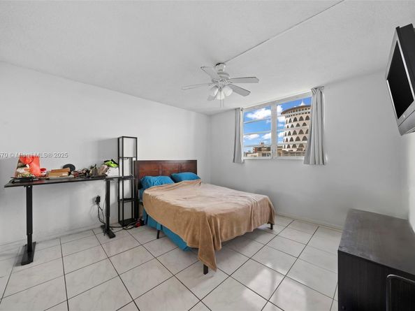 1700 NE 191st St 403, Miami FL 33179