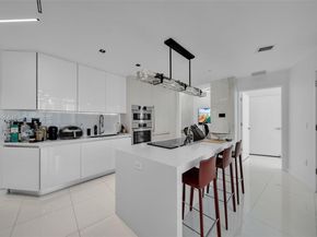 851 NE 1st Ave 2203, Miami FL 33132