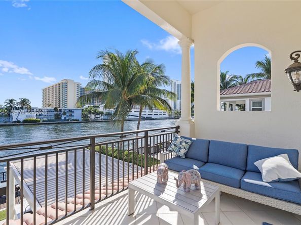 1555 Windjammer Way, Hollywood FL 33019